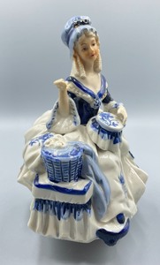 lot 190 image: Pretty Porcelain Musical Figurine
