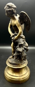 lot 197 image: Beautiful Brass Cherub Statue