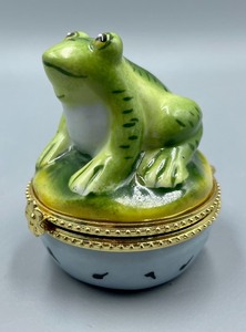 lot 185 image: Adorable Animal Themed Trinket Boxes