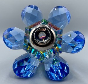 lot 158 image: Beautiful Blue Faceted Glass Flower Fragrance Oil Lamp by Lampe Berger