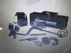 lot 24 image: Bounty Hunter Landstar Metal Detect...