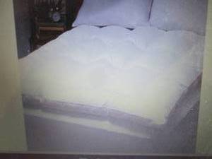 lot 26 image: sensorPEDIC Memory Loft Classic Mat...