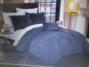 lot 55 image: Chic Home Design Daya 4-Pc. Pinch-P...