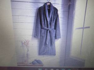 lot 59 image: Geneva Home Fashion Textured Robe &...