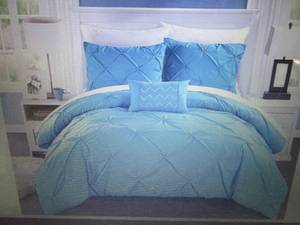 lot 63 image: Chic Home Design Daya 4-Pc. Pinch-P...
