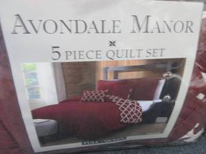 lot 67 image: Avondale Manor Griffon 5-Pc. Quilt ...