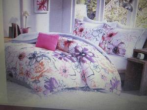 lot 72 image: Intelligent Design Ashley 5-Pc. Com...