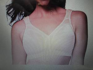 lot 88 image: Playtex 18 Hour Comfort Strap Bra 4...