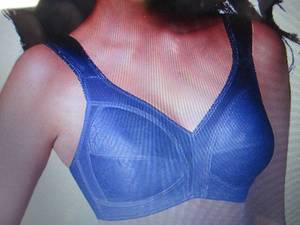 lot 89 image: Playtex 18-Hour Comfort Strap Wirel...