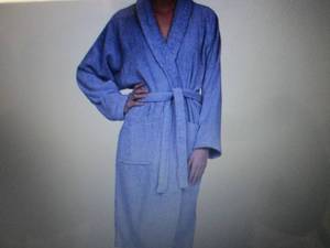 lot 102 image: Superior Unisex 100% Premium Long-S...