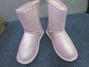 lot 116 image: Bearpaw Kids Emma Boot Size 3 Ret...