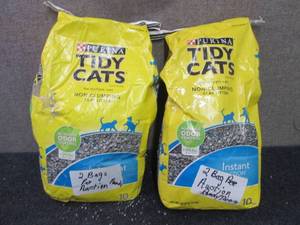 lot 135 image: 2 -10 lb bags Tidy Cats Non-Clumpin...
