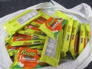 lot 177 image: 24- 1.2 oz Reeses Mallow Tops...