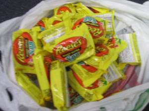 lot 178 image: 24- 1.2 oz Reeses Eggs...