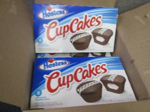 lot 211 image: 4- 12.7 oz Boxes 8 each Hostess Cup...