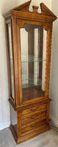 lot 2 image: Delightful Petite  Display Cabinet