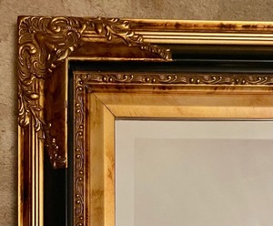 lot 7 image: Marvelous Decorative Wall Mirror