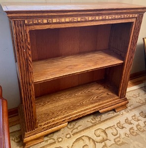 lot 8 image: Beautiful Bookshelf