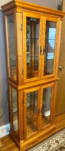 lot 4 image: Gorgeous Display Cabinet