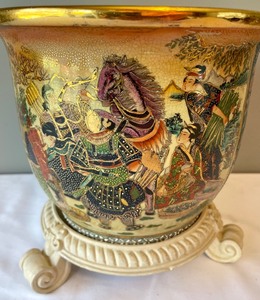lot 12 image: Stunning Platter with Decorative Footed Plaster Base