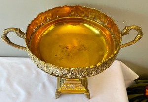 lot 34 image: Vintage Brilliant Brass Pedestal Bowl with Handles