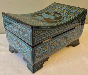 lot 35 image: Excellent Elephant Design Trinket Box