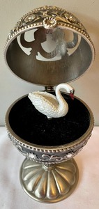 lot 63 image: Marvelous Musical Egg with a Spinning Swan Inside