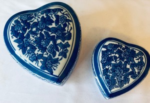lot 64 image: Silvestri Heart Trinket Boxes