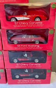 lot 62 image: New 124 Scale Die Cast Cars