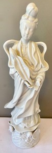 lot 257 image: 2 Pretty Porcelain Figurines