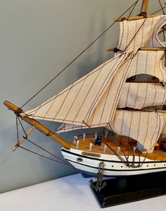 lot 279 image: Ship Replica named Jamaica
