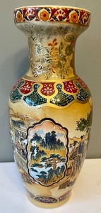 lot 274 image: Satsuma Vase
