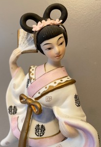 lot 287 image: Lefton China Porcelain Figurine