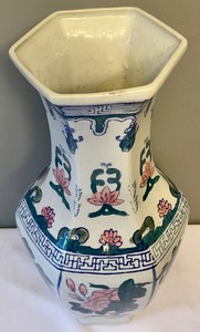lot 286 image: Fantastic Floral Vase