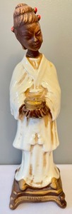 lot 285 image: Pretty Porcelain Figurine