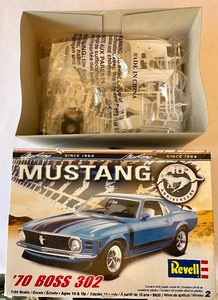 lot 323 image: 6 Model Car Sets