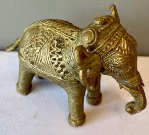 lot 320 image: Exquisite Elephant Grouping