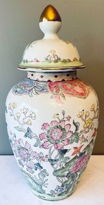 lot 326 image: Asian Inspired Lidded Vessel