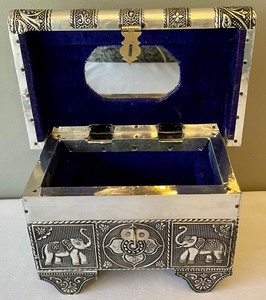lot 349 image: Metal Elephant Jewelry Box