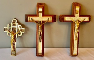 lot 120 image: Vintage Crosses and Religious Pieces