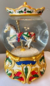 lot 149 image: Fun Snow Globe Lot