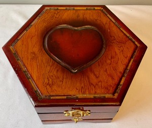 lot 157 image: Musical Jewelry Box