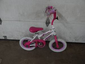 lot 2 image: Huffy Seastar Little Girls Bike Like New