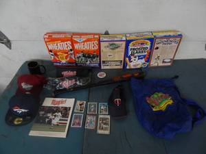lot 5 image: MN Twins & Other Sports Collectibles