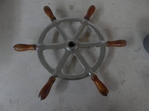 lot 41 image: Vintage 18 Ship Wheel