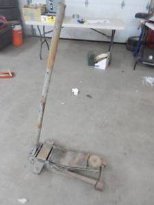 lot 53 image: Hydraulic Floor Jack