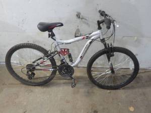 lot 57 image: Mongoose Ledge Mountain Bike-21 Speeds