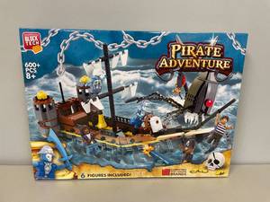 Blok Tech Pirate Adventure Ship Building Block Set 600 Pieces