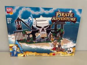 Blok Tech Pirate Adventure Skull Building Block Set 600 Pieces