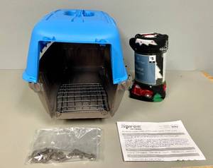 Spree Small Pet Carrier with Throw Blanket